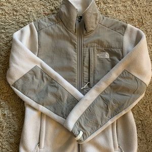 The North Face Women’s Denali Fleece- White